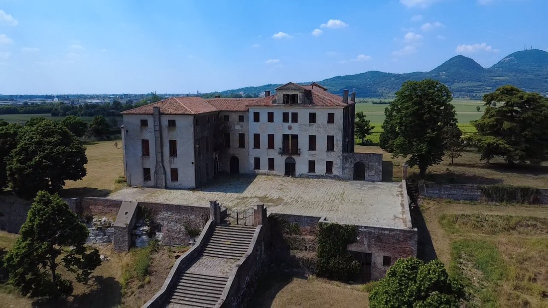 Villa in Calaone, Veneto, Italy 3 - 17887155