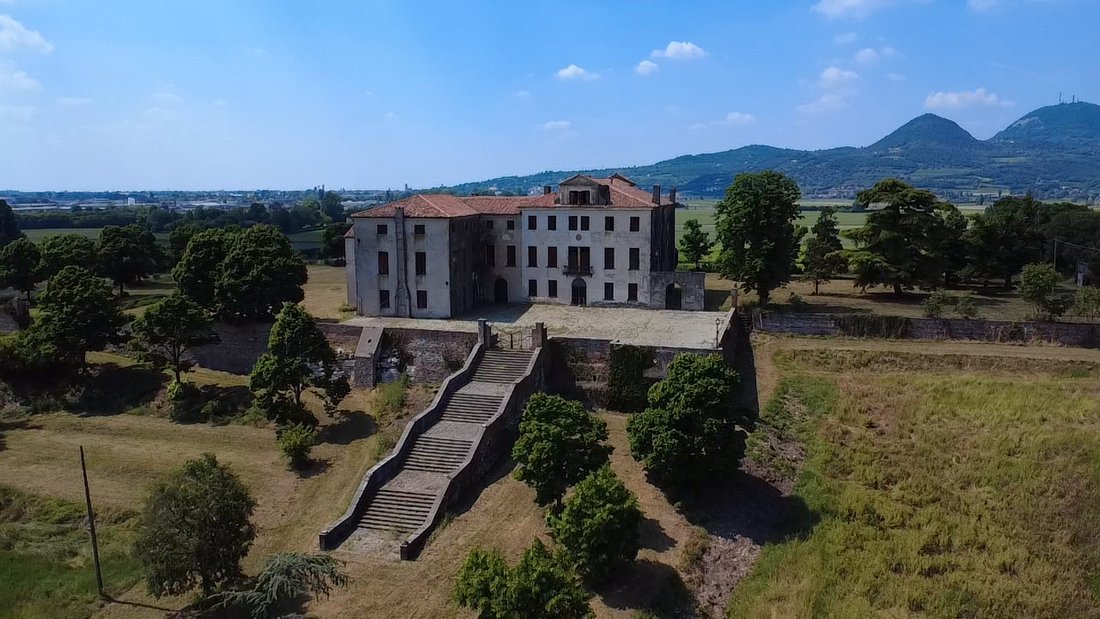 Villa in Calaone, Veneto, Italy 2 - 17887155
