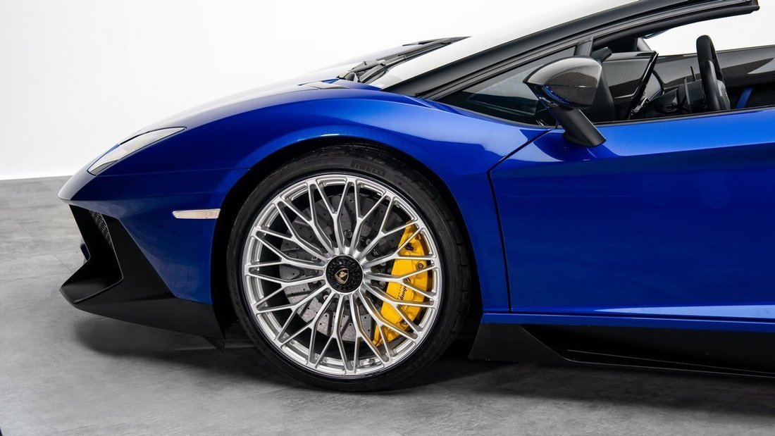Roadster in Dubai, United Arab Emirates 4 - 17887381