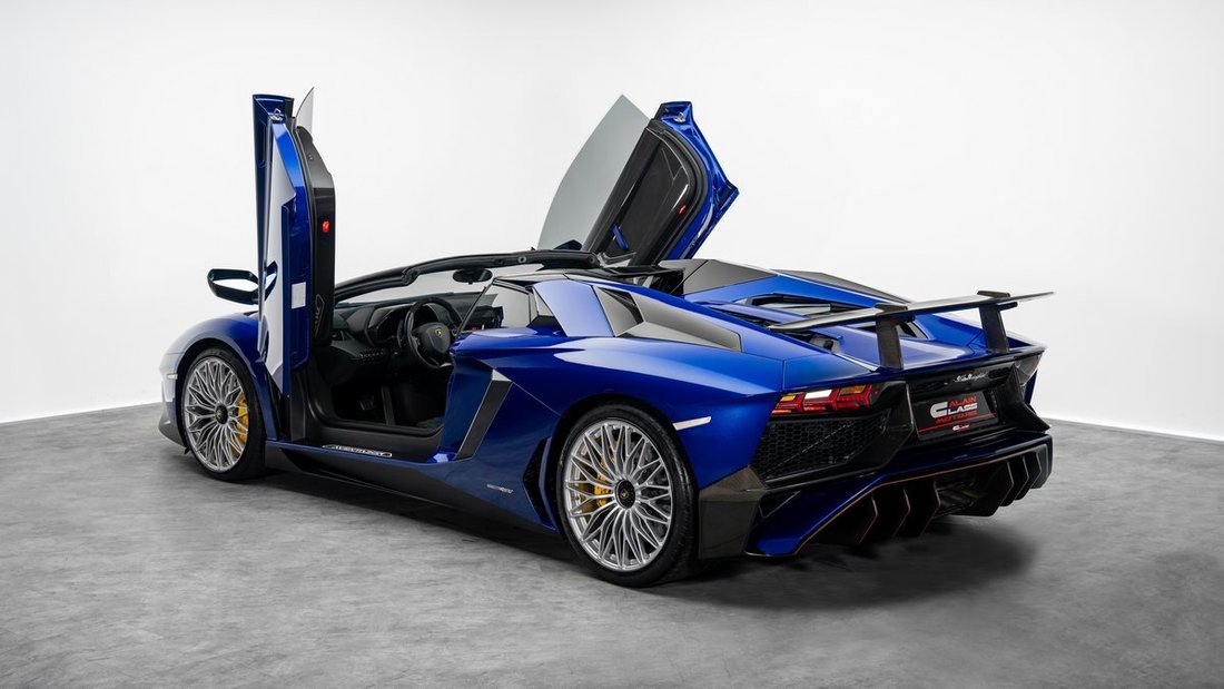 Roadster in Dubai, United Arab Emirates 2 - 17887381