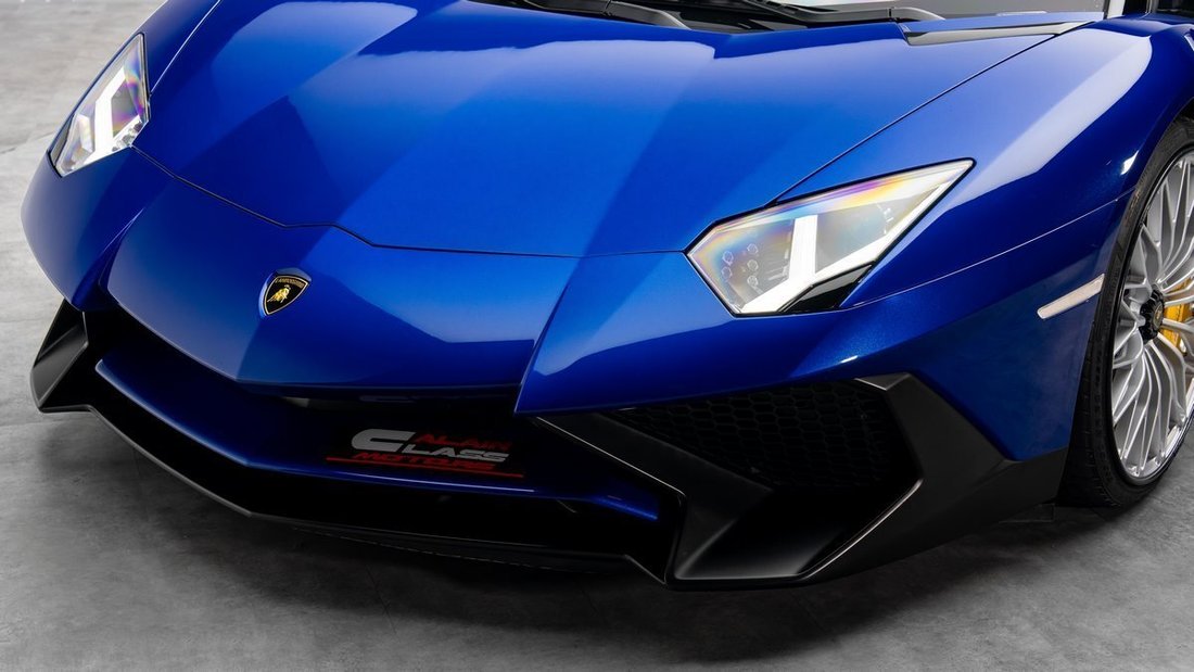 Roadster in Dubai, United Arab Emirates 5 - 17887381