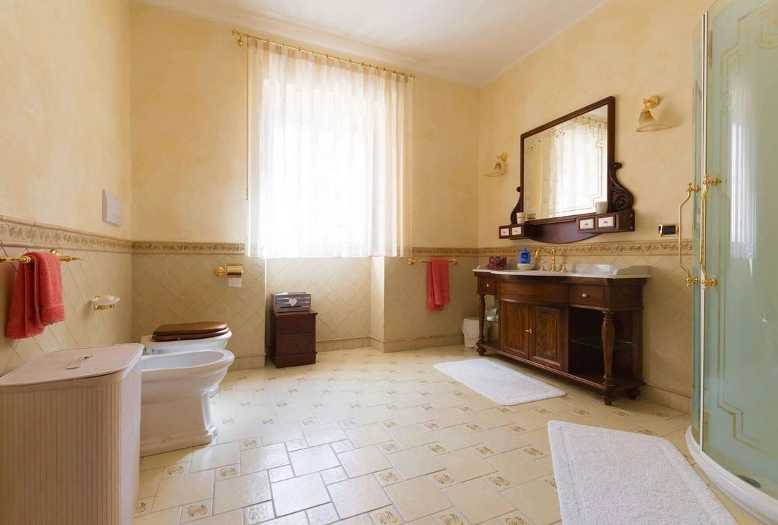 Villa in Italy 3 - 17887377