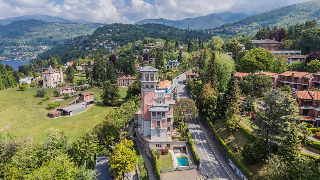 Villa in Luino, Lombardei, Italien 3 - 12695375