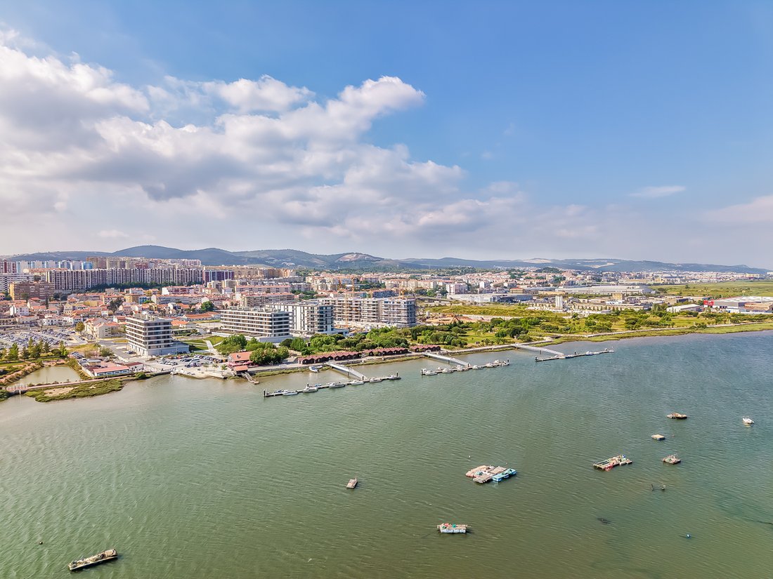 Apartment in Povoa de Santa Iria e Forte da Casa, Lisbon, Portugal 3 - 17887523