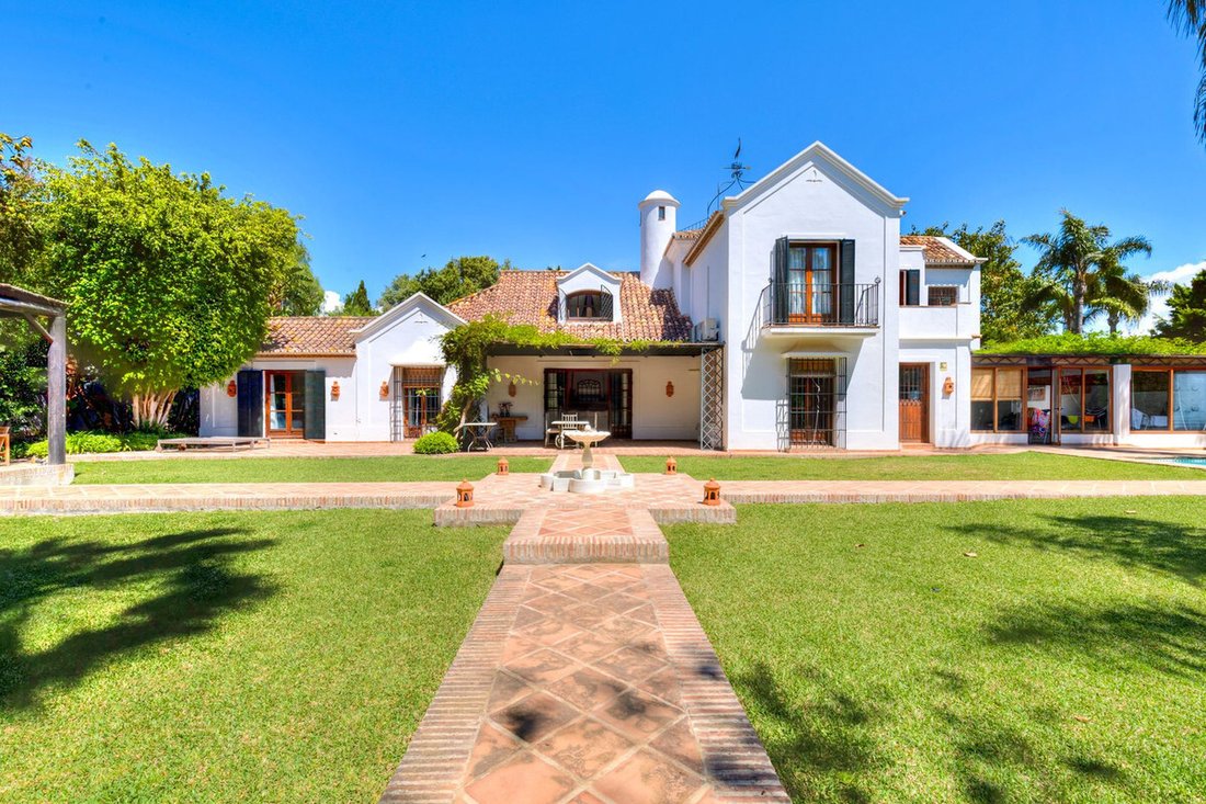 Villa in Guadalmina Baja, San Pedro de Alcantara, Spain 2 - 13741397