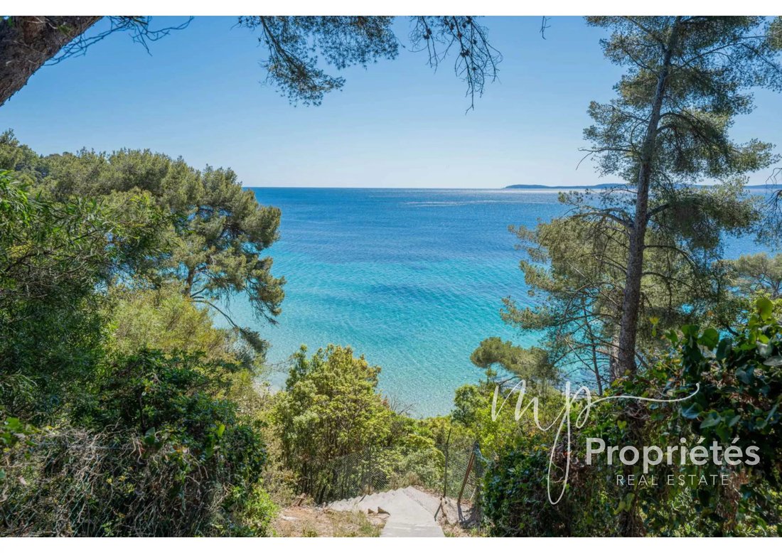 House in Le Lavandou, Provence-Alpes-Côte d'Azur, France 2 - 17887520