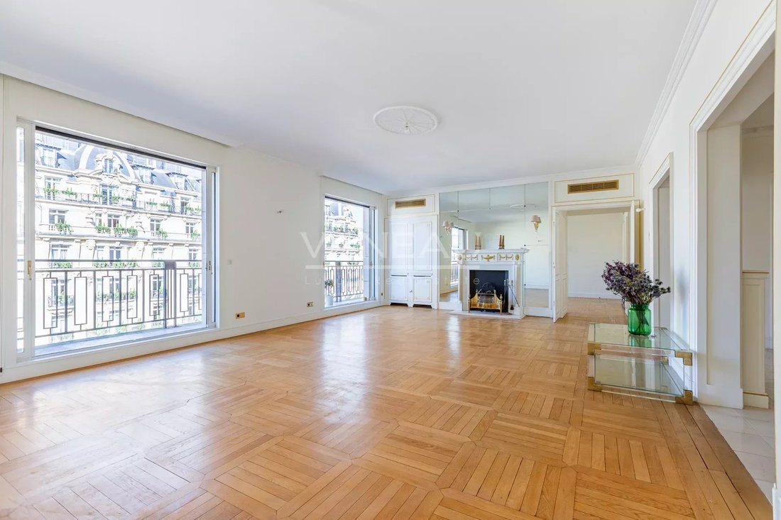 Apartment in Triangle d'Or, Paris 8e Arrondissement, Paris 1 - 17887551