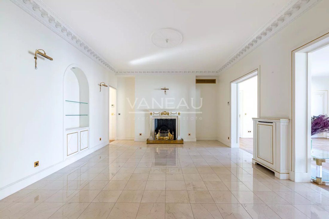 Apartment in Triangle d'Or, Paris 8e Arrondissement, Paris 4 - 17887551