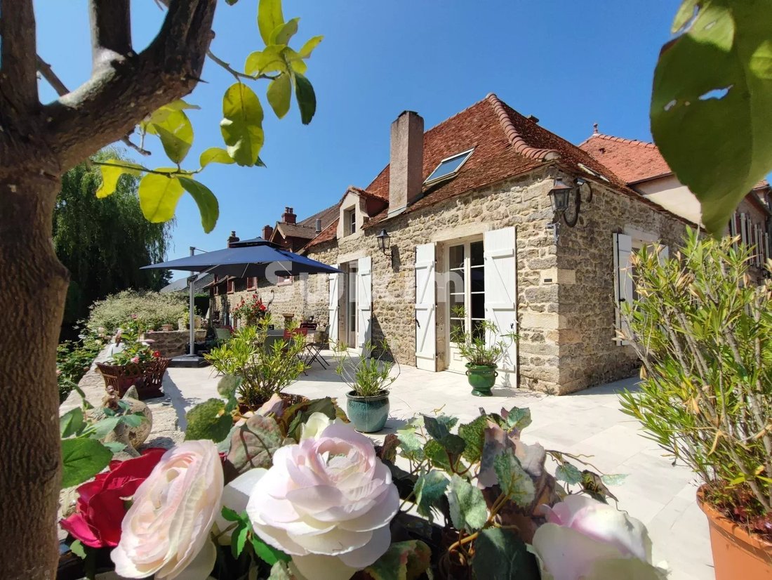 Estate in Centre Ville, Beaune, France 3 - 17887579