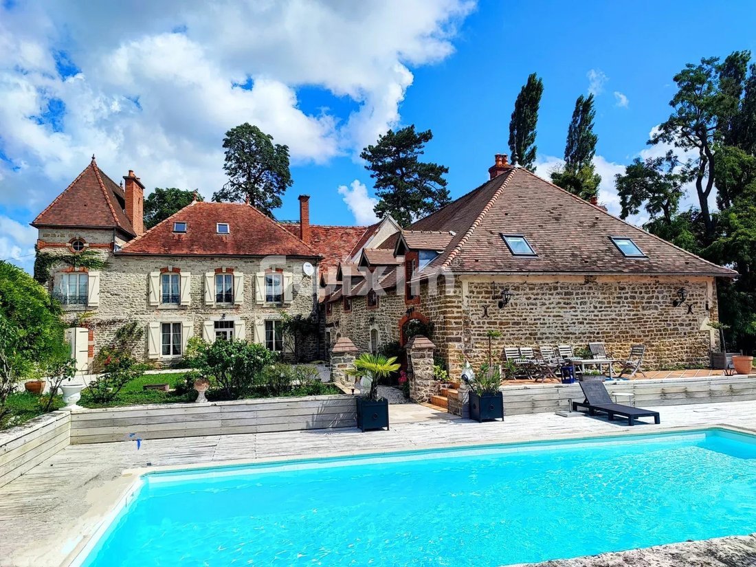 Estate in Centre Ville, Beaune, France 1 - 17887579