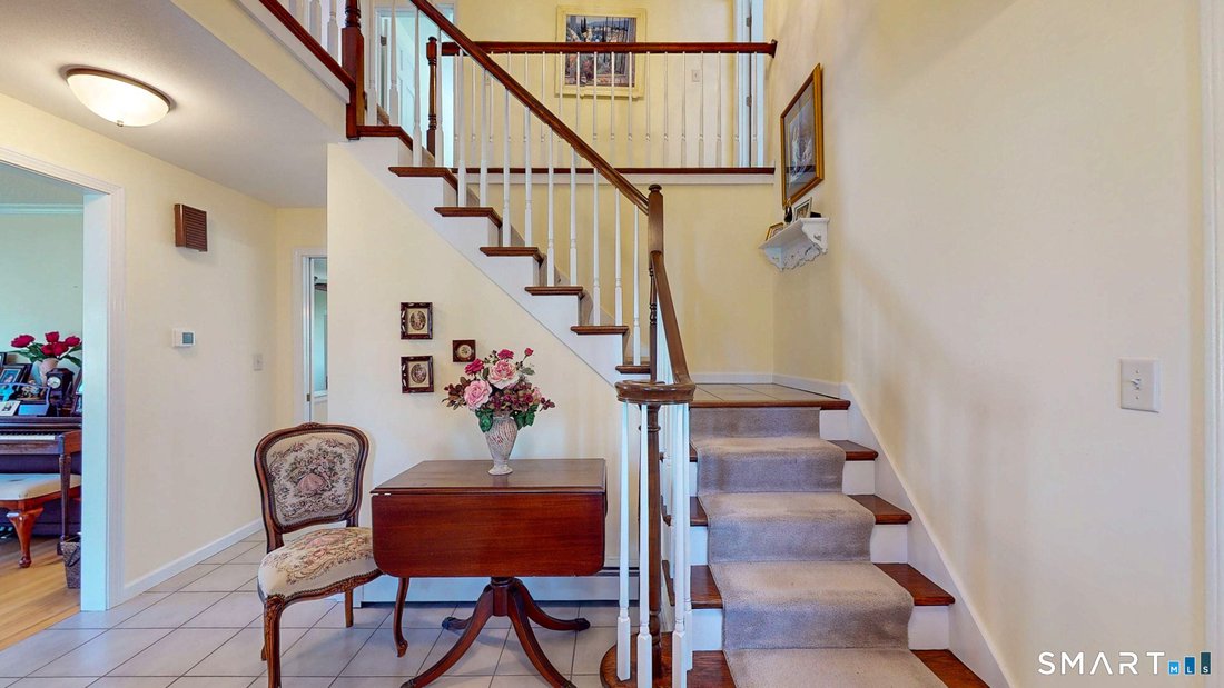 House in Newington, Connecticut, United States 4 - 17887441
