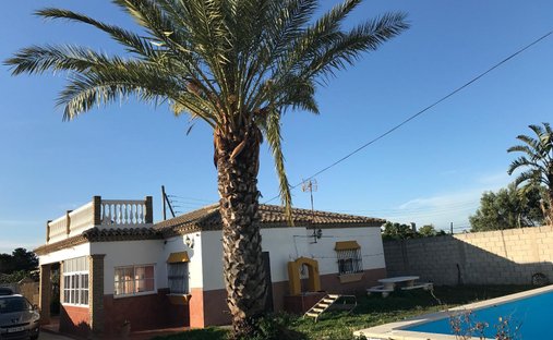 Villa in Chiclana de la Frontera, Andalusia, Spain 1