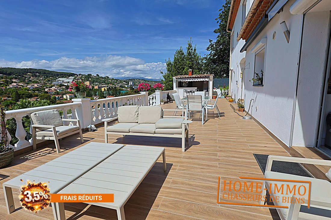 House in Cannes, Provence-Alpes-Côte d'Azur, France 1 - 17888736