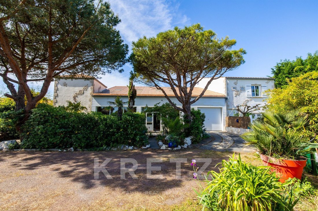 House in Saint-Pierre-d'Oléron, Nouvelle-Aquitaine, France 2 - 17889629