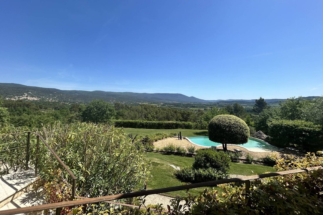 Estate in Saint-Saturnin-lès-Apt, Provence-Alpes-Côte d'Azur, France 1 - 17891122