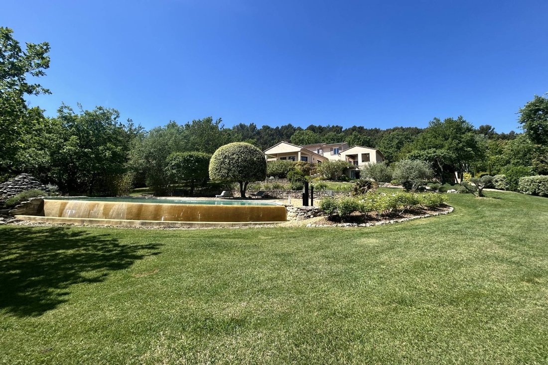 Estate in Saint-Saturnin-lès-Apt, Provence-Alpes-Côte d'Azur, France 3 - 17891122
