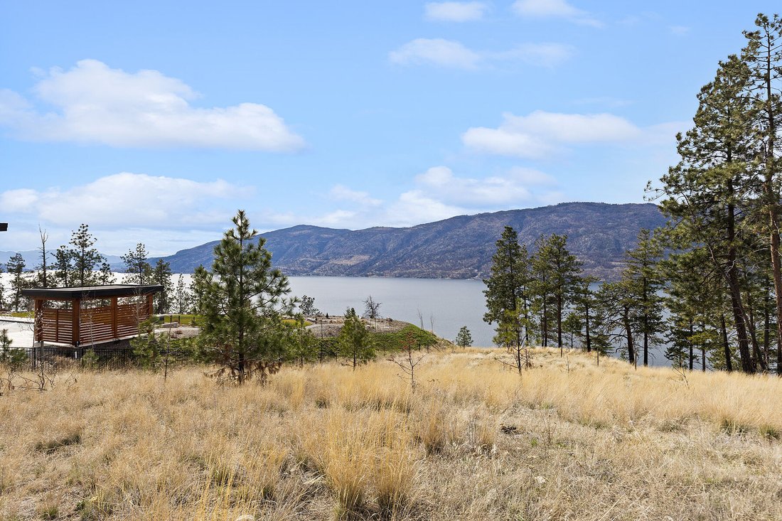 Lake Country, British Columbia, Canada 2 - 17888096