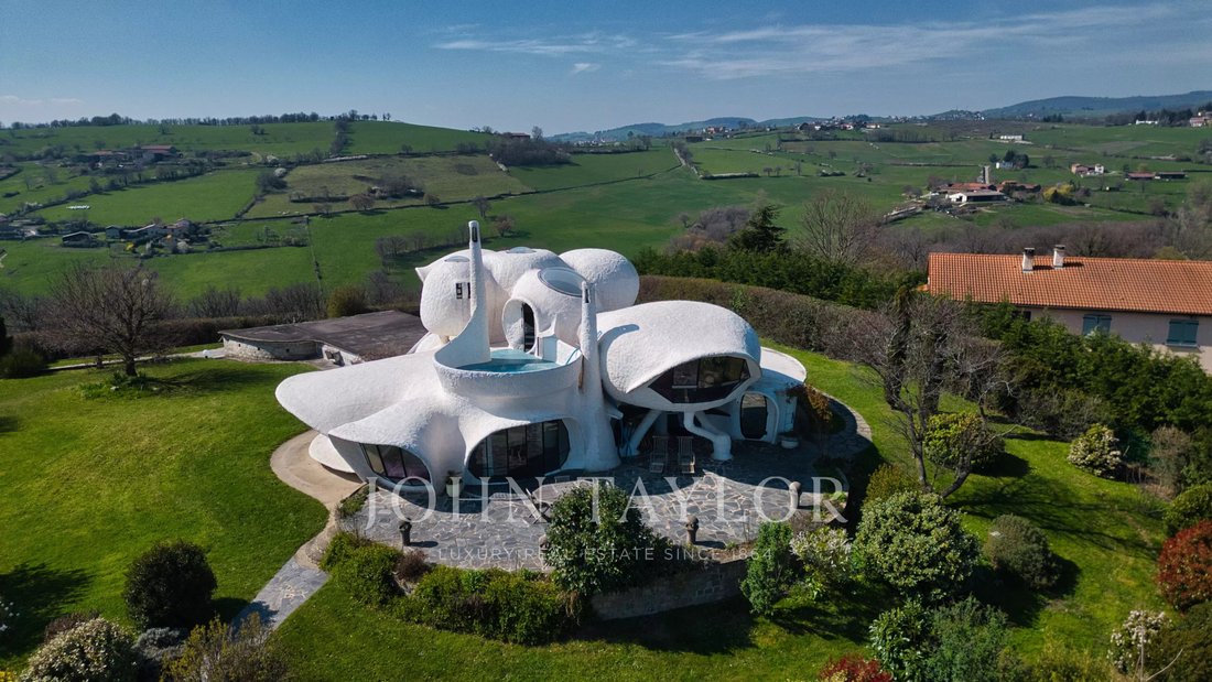Villa in Mornant, Auvergne-Rhône-Alpes, France 1 - 17892449