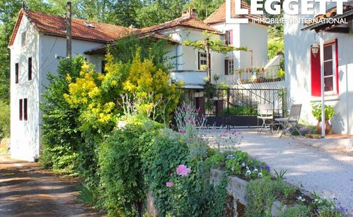 House in Luzech, Occitania, France 1