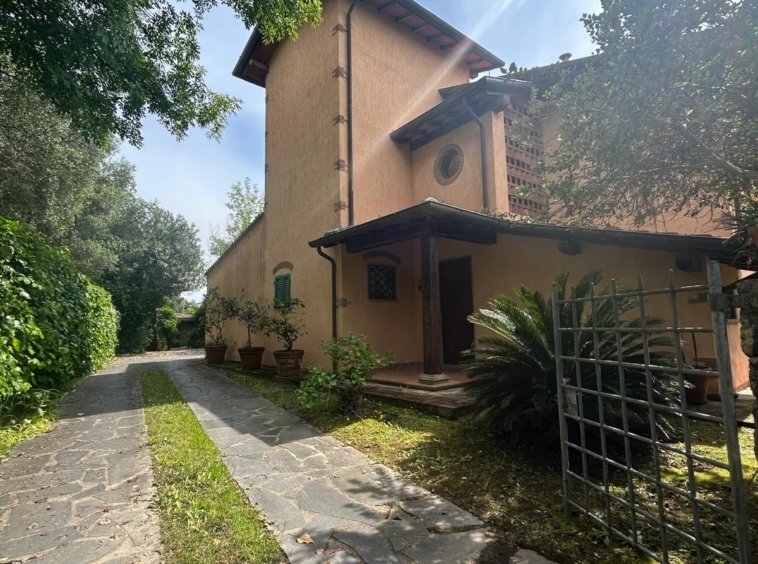 Villa in Pietrasanta, Tuscany, Italy 3 - 17888527