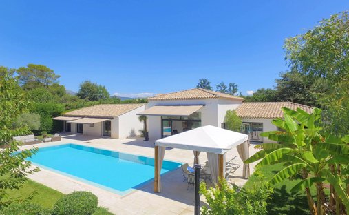 House in Nord, Roquefort-les-Pins, France 1