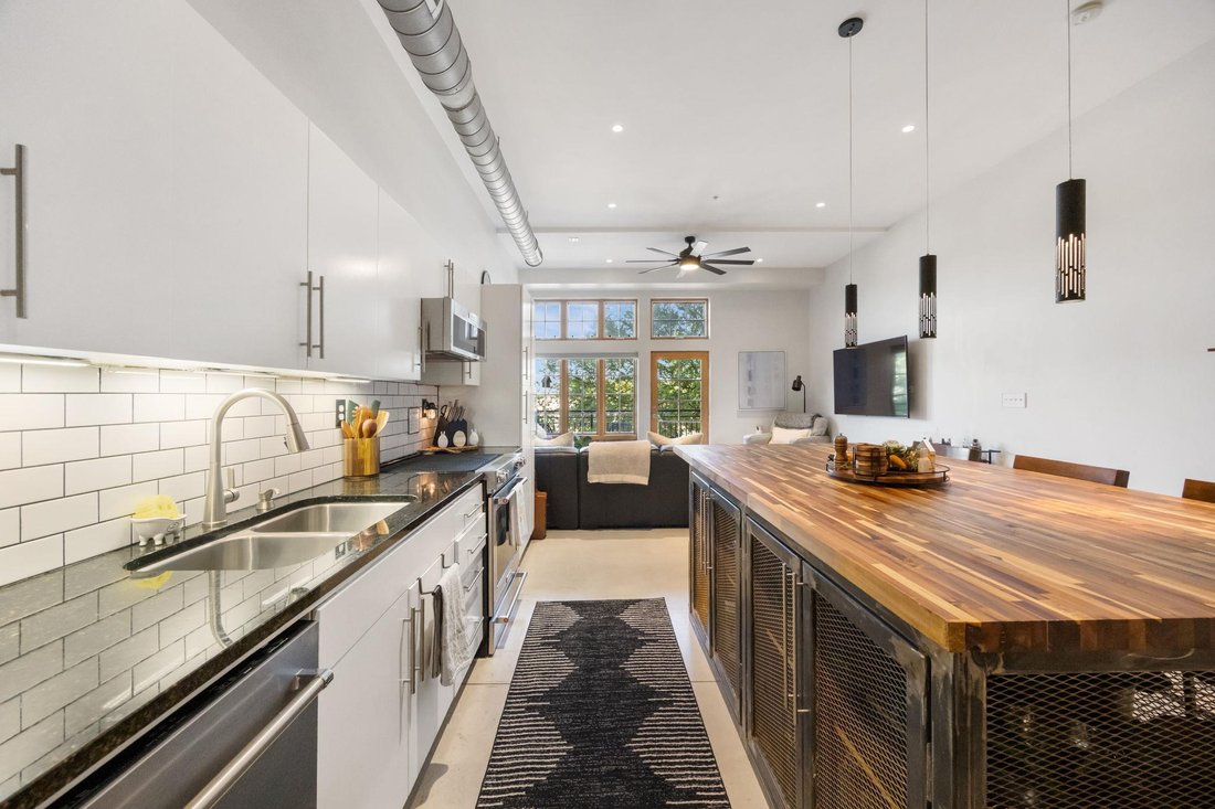 Condo in Austin, Texas, United States 3 - 17889286