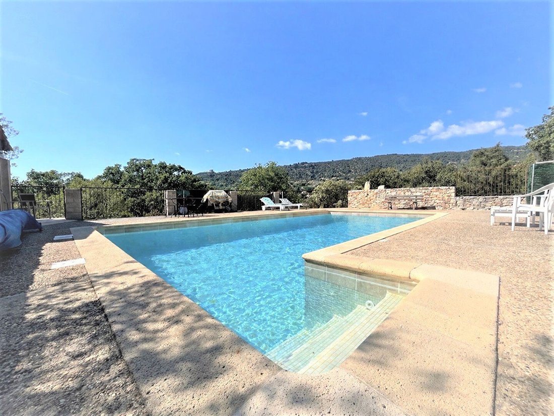House in Saint-Saturnin-lès-Apt, Provence-Alpes-Côte d'Azur, France 1 - 17887858