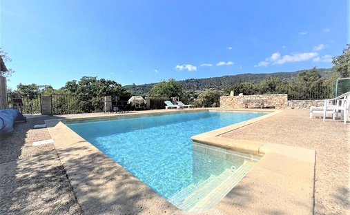 House in Saint-Saturnin-lès-Apt, Provence-Alpes-Côte d'Azur, France 1