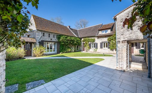 Estate in Fontainebleau, Ile-de-France, France 1