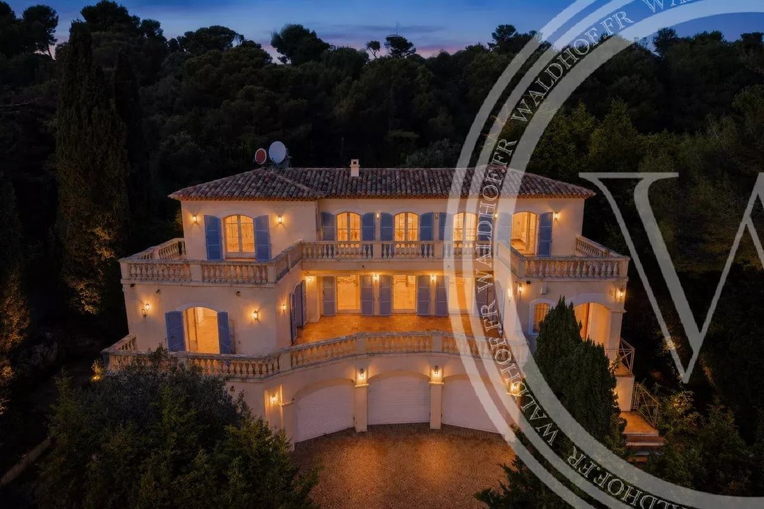 Villa in Saint-Jean-Cap-Ferrat, Provence-Alpes-Côte d'Azur, France 2 - 16891448