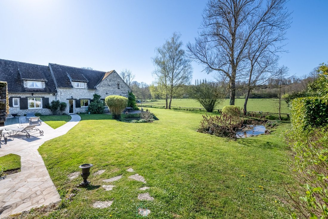 Estate in Fontainebleau, Ile-de-France, France 3 - 17892388