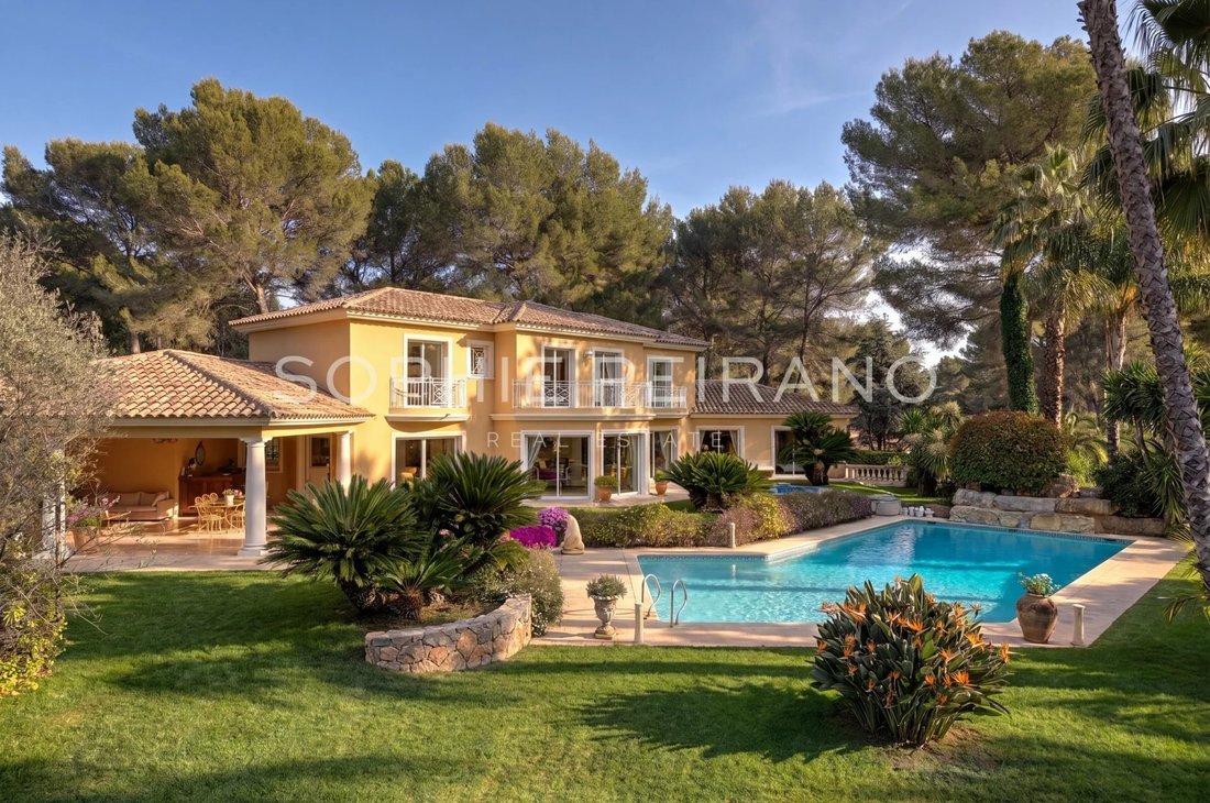 Villa in Mougins, Provence-Alpes-Côte d'Azur, France 2 - 17889547