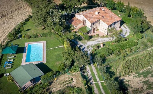 Country House in Radicofani, Tuscany, Italy 1