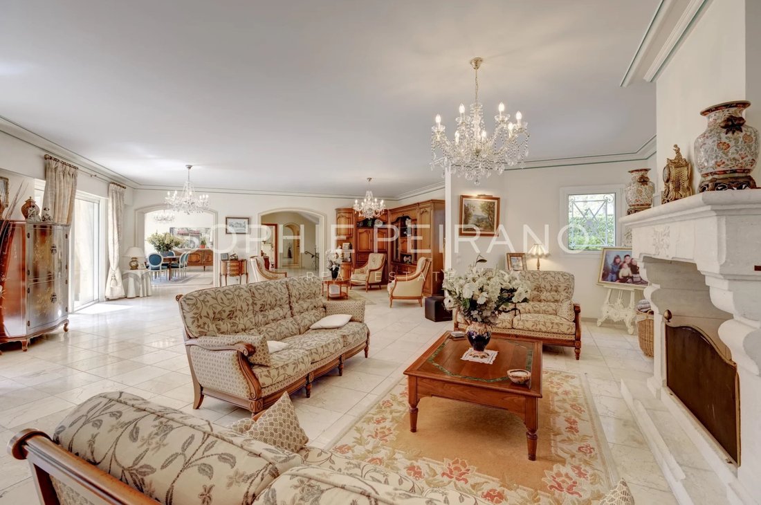 Villa in Mougins, Provence-Alpes-Côte d'Azur, France 4 - 17889547