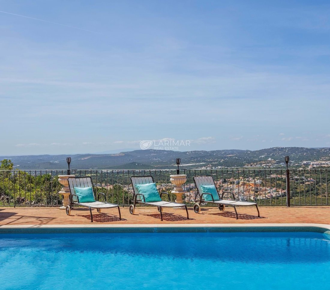 Villa in Santa Barbara de Nexe, Algarve, Portugal 1 - 17890019