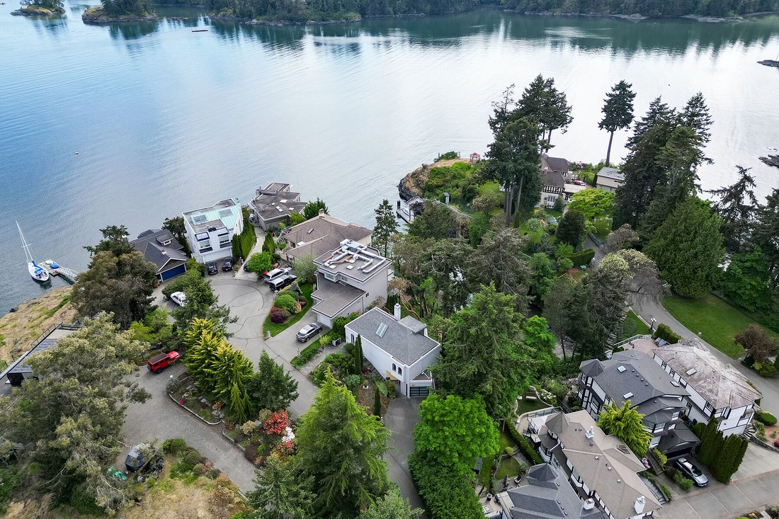 House in View Royal, British Columbia, Canada 1 - 17890072