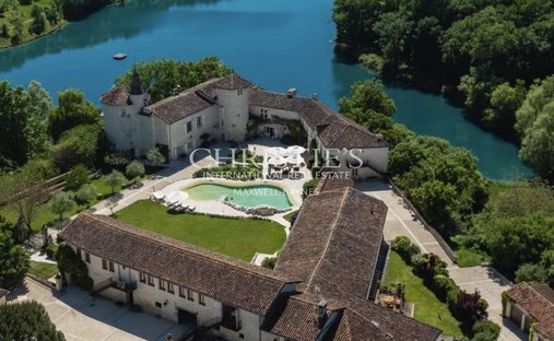 Late 16 Th C Castle 28 Hectares Pool Tennis Court