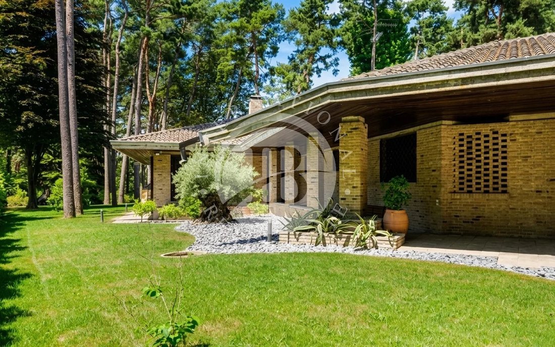 Villa in Appiano Gentile, Lombardy, Italy 2 - 17888517