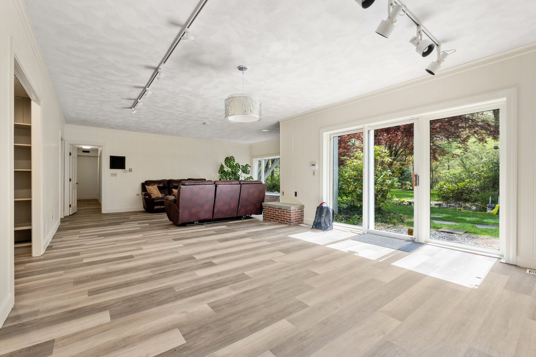 House in Weston, Massachusetts, United States 4 - 17889317