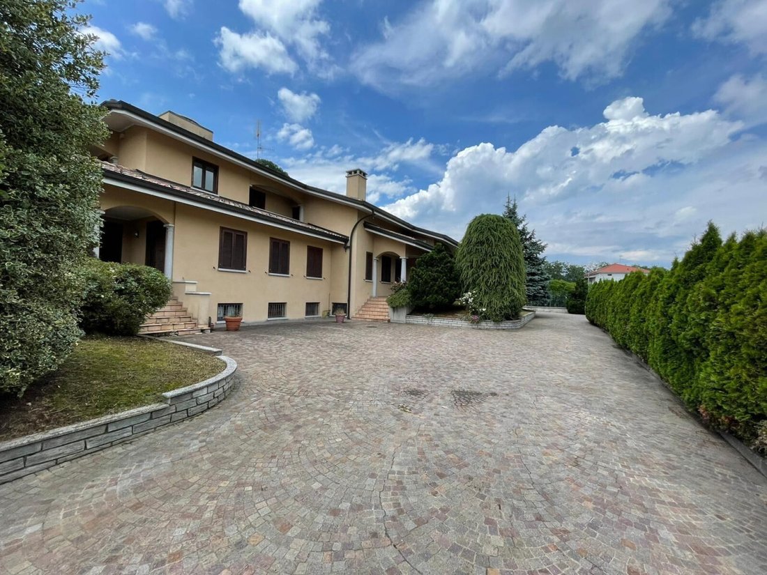 Villa in Gozzano, Piedmont, Italy 1 - 17892676