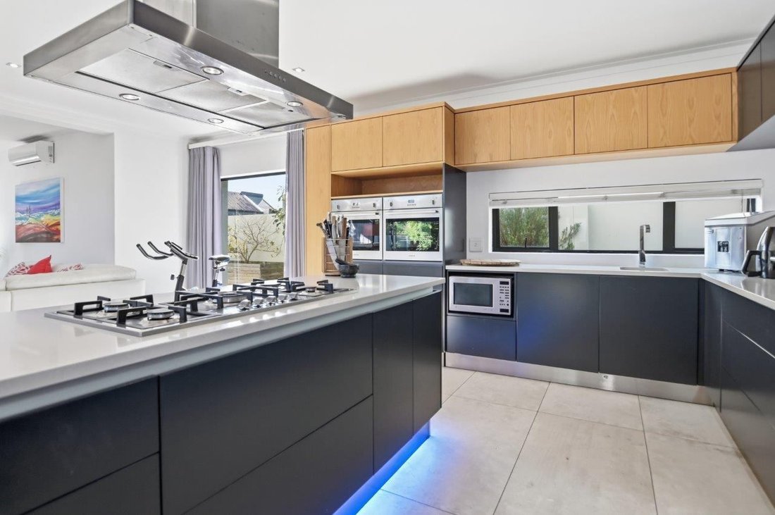 House in Table View, Cape Town, South Africa 2 - 17888408