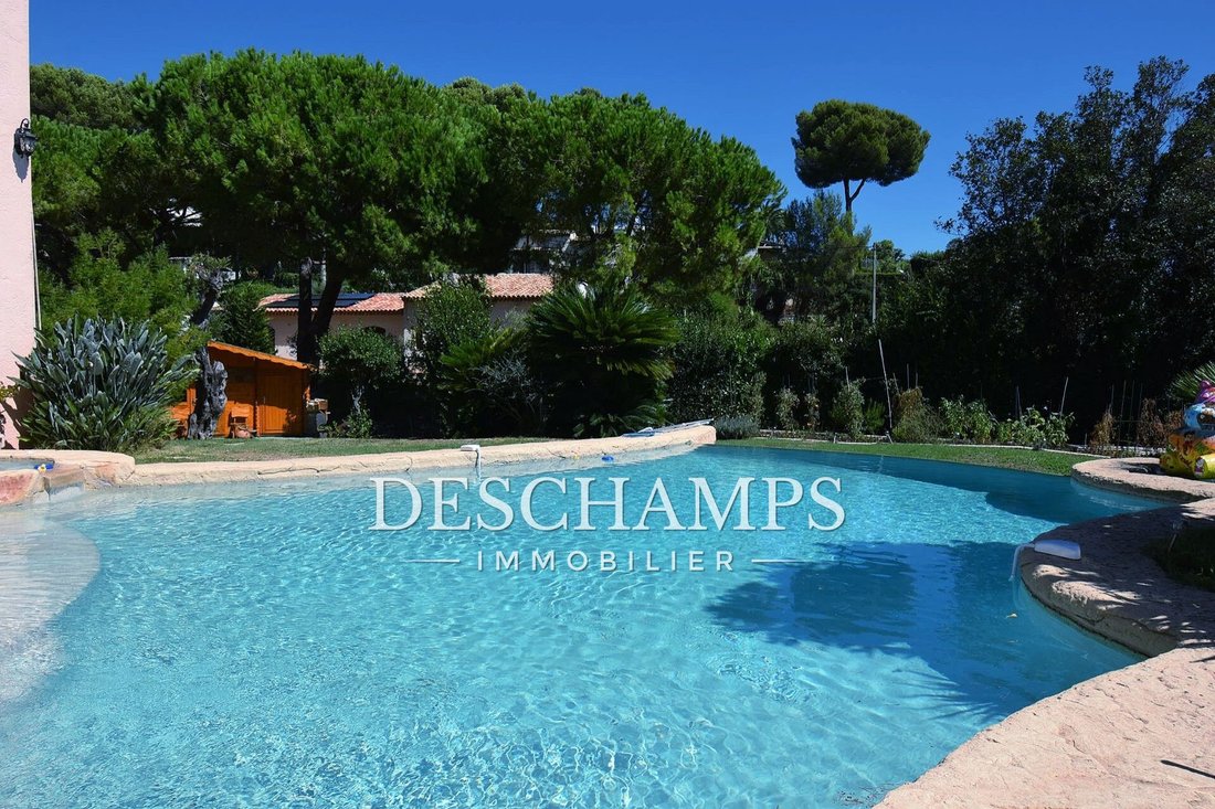 Villa in Les Cougoulins-Rastines, Antibes, France 2 - 17888806