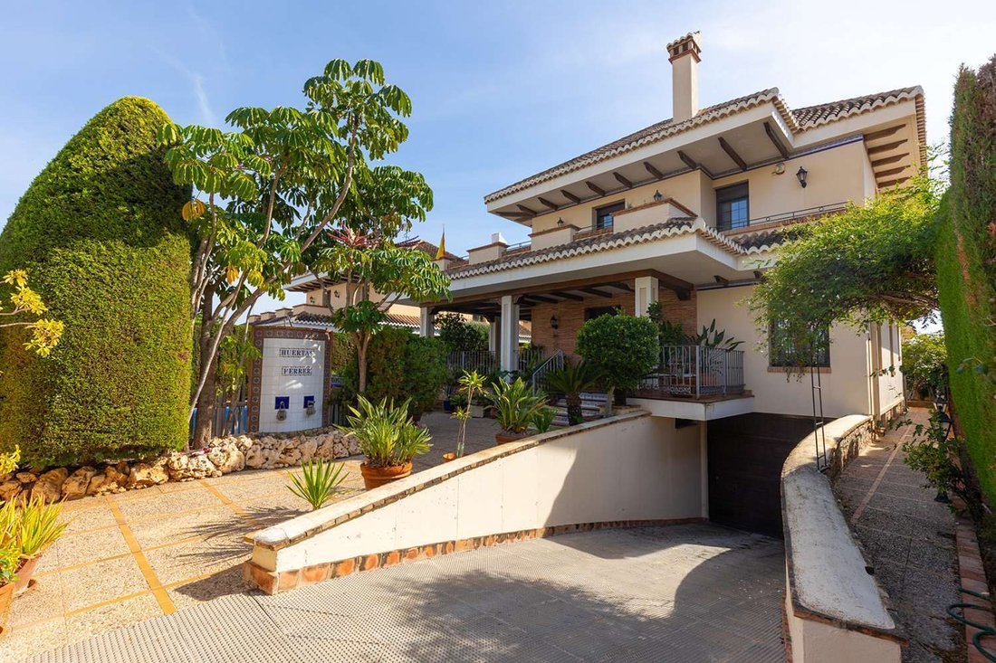 Villa in Torrevieja, Valencian Community, Spain 4 - 17890397