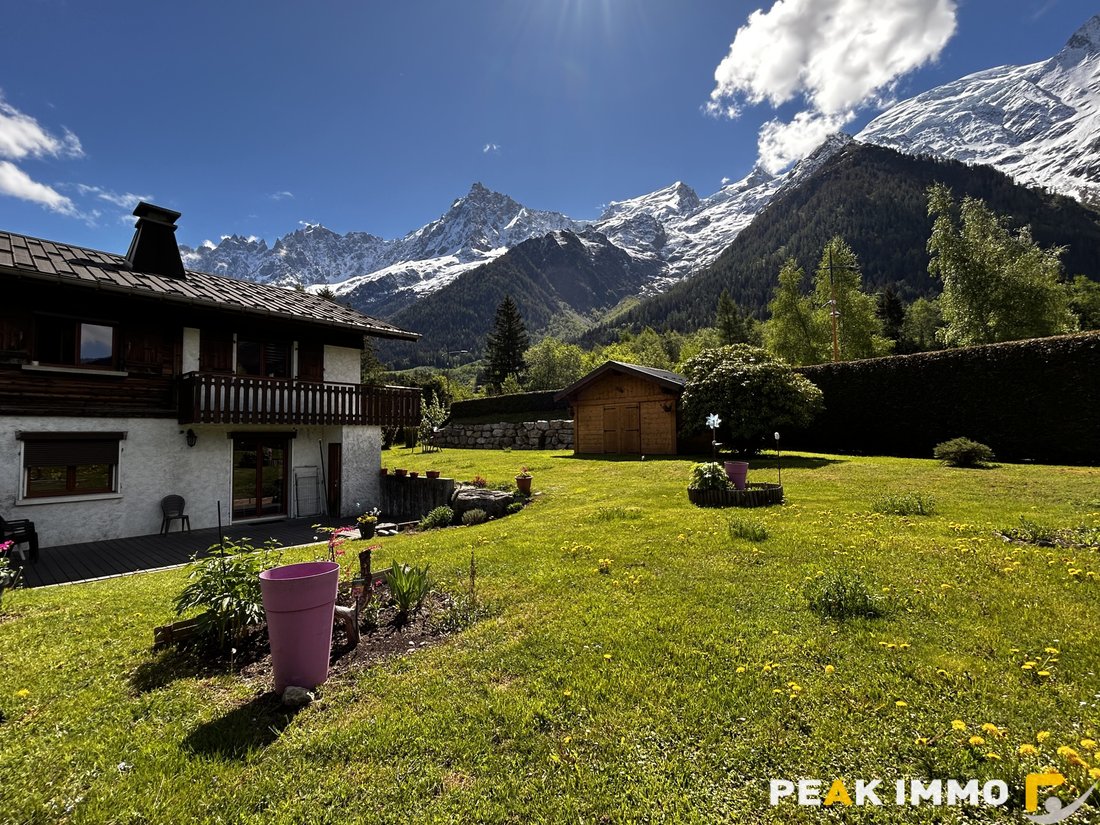 Chalet in Les Houches, Auvergne-Rhône-Alpes, France 1 - 17892063