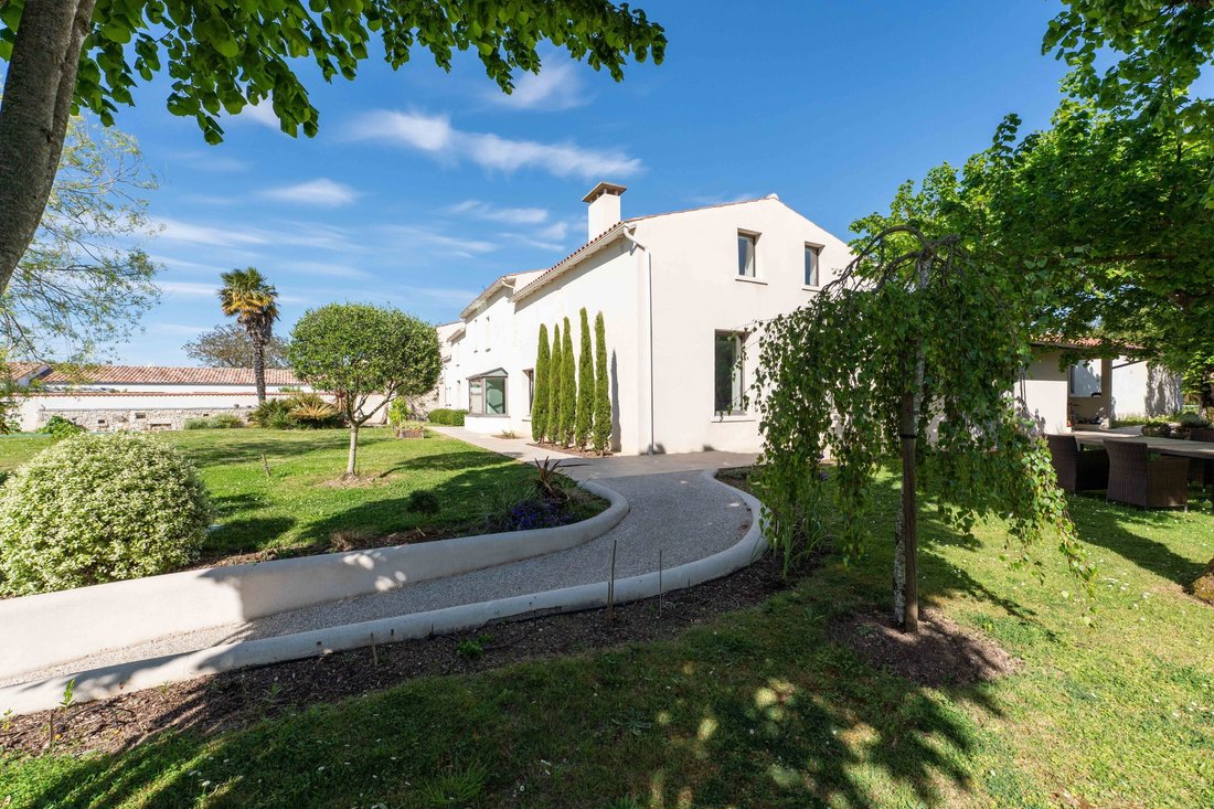 House in Bourg, Lagord, France 2 - 17888093