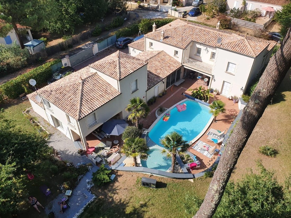 Villa in Les Mathes, Nouvelle-Aquitaine, France 1 - 17889084