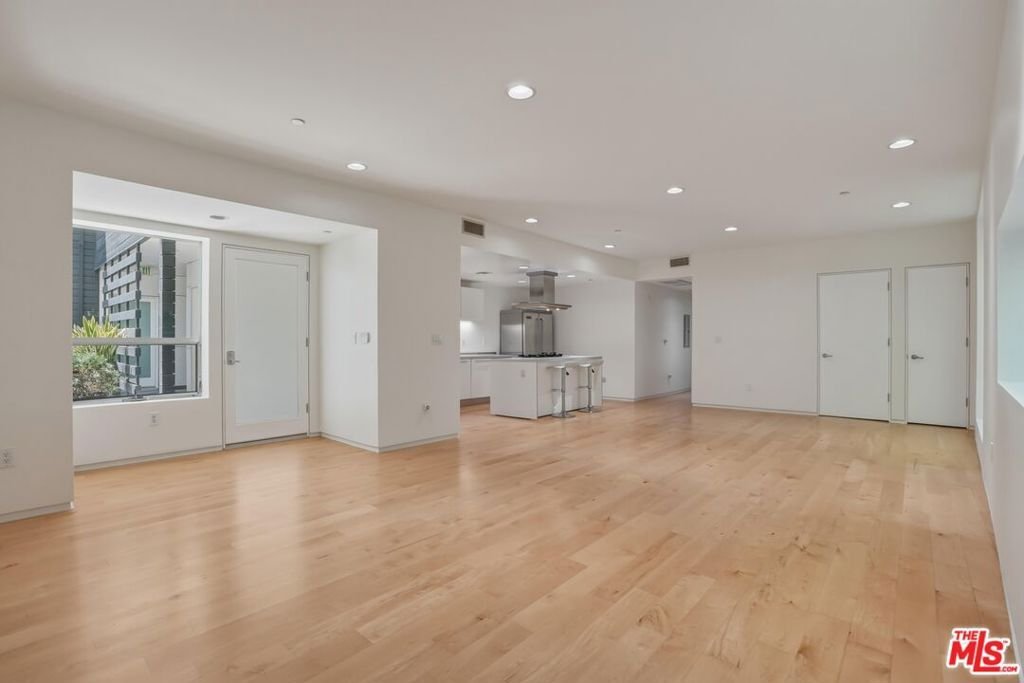 Condo in Los Angeles, California, United States 3 - 17891279