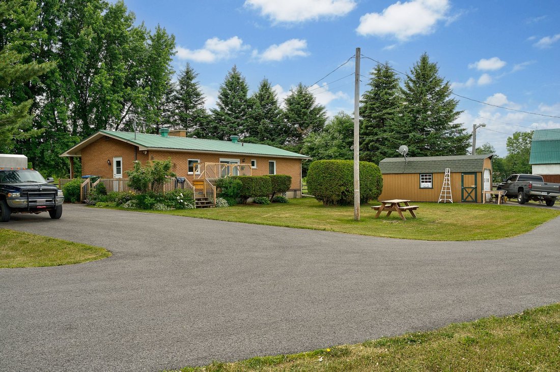 Land in Saint-Constant, Quebec, Canada 3 - 15889496