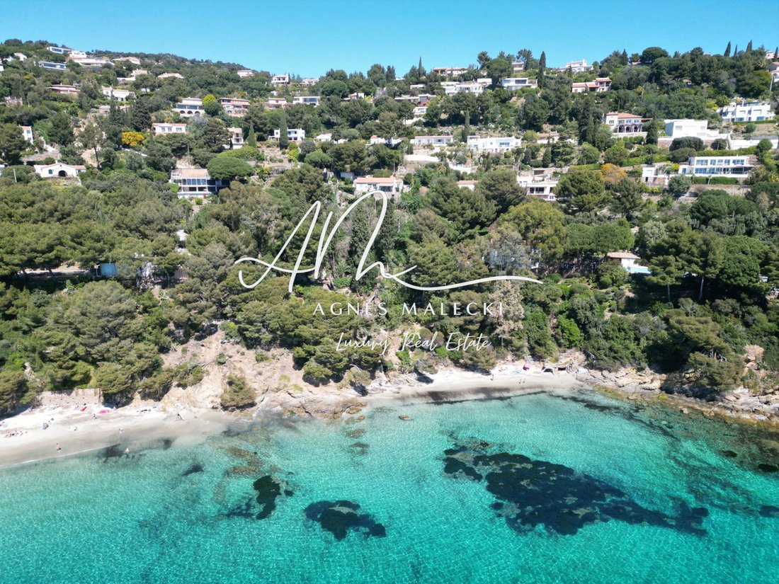 Estate in Le Lavandou, Provence-Alpes-Côte d'Azur, France 1 - 17891136