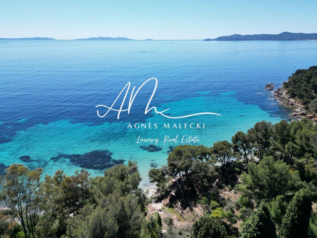 Estate in Le Lavandou, Provence-Alpes-Côte d'Azur, France 2 - 17891136